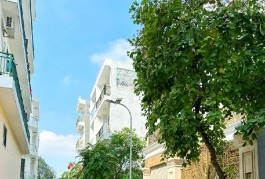 SÁT BÊN CHỢ - GẦN UỶ BAN PHƯỜNG BÌNH HƯNG HOÀ - QUỐC LỘ 1A - 54M2 - 4 TẦNG - ÔTÔ NGỦ TRONG NHÀ GIÁ 6.5 TỶ